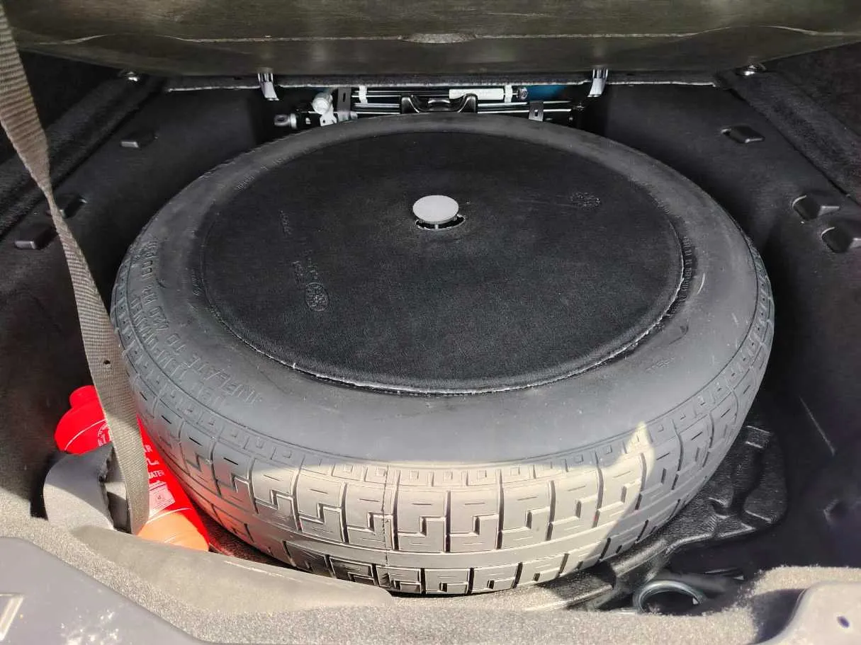 Car image 33