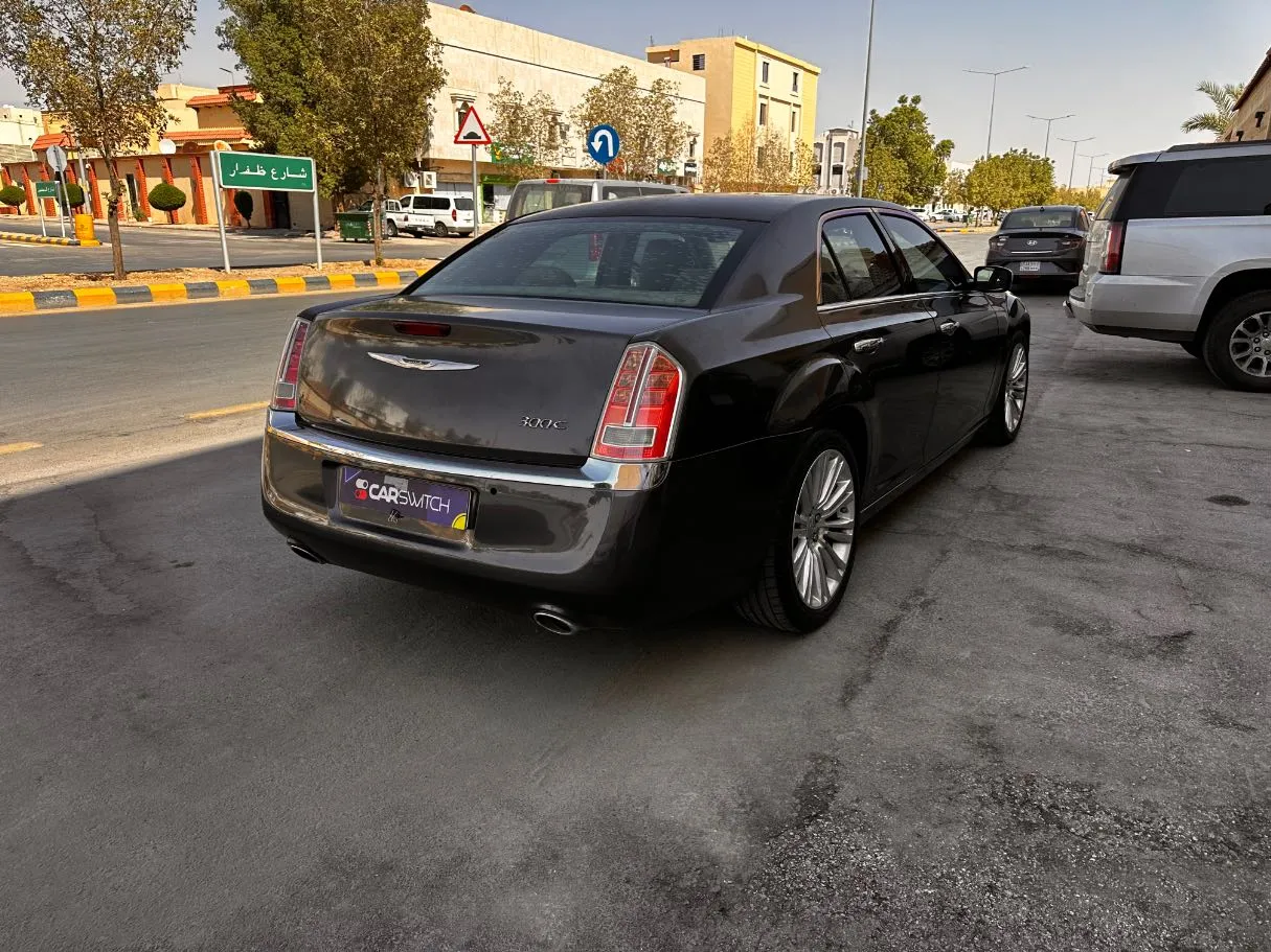 Car image 5
