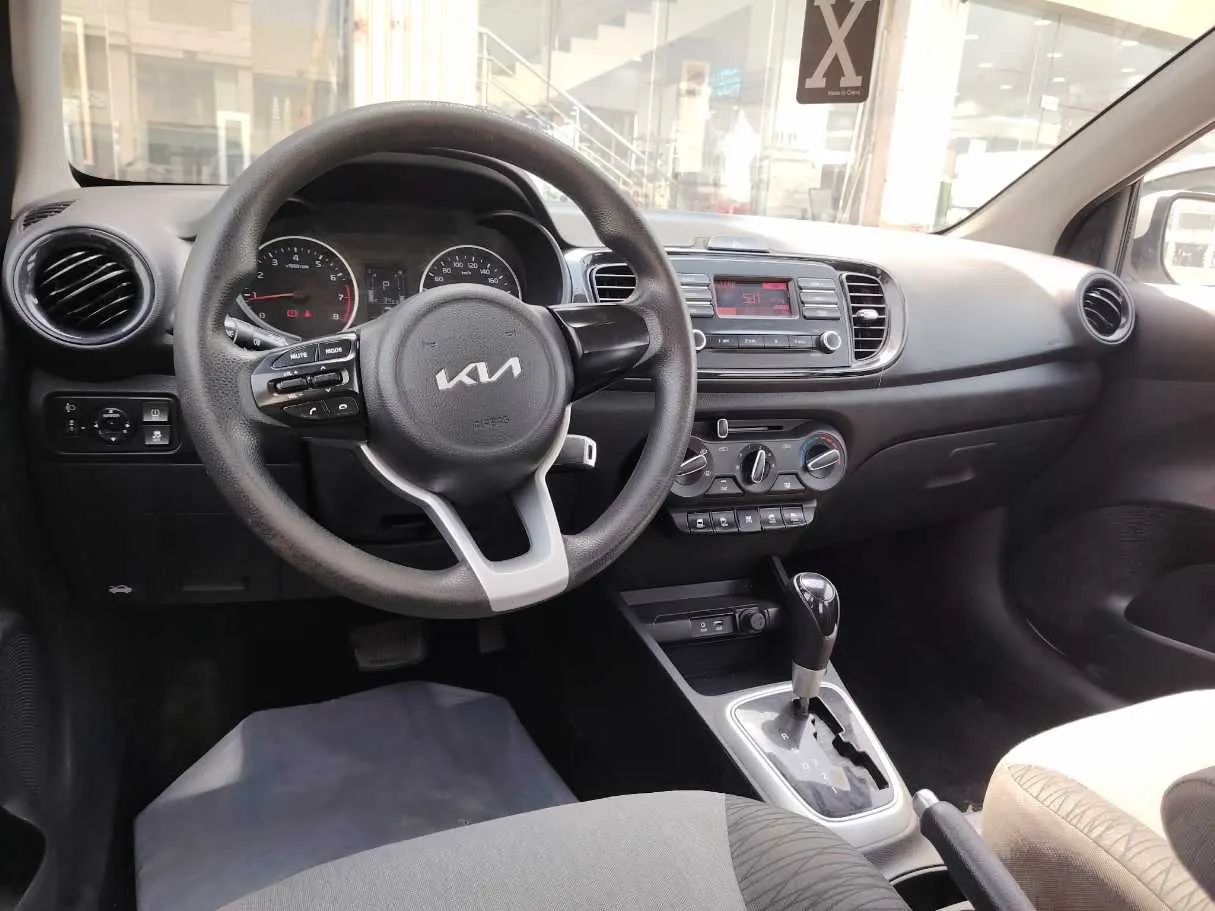 Car image 26