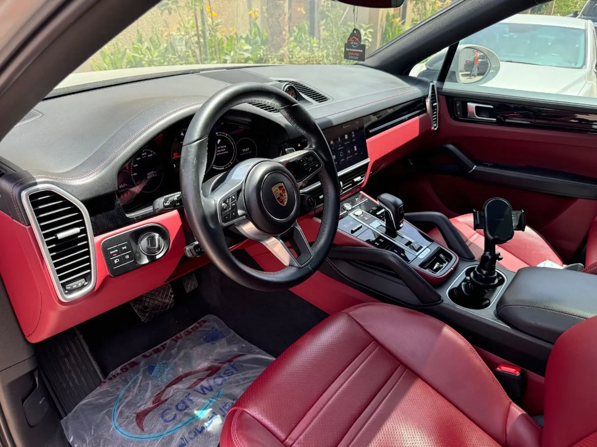 Car image 12