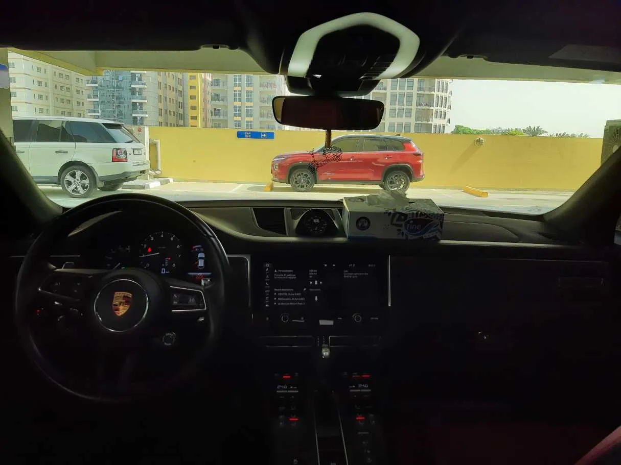 Car image 14