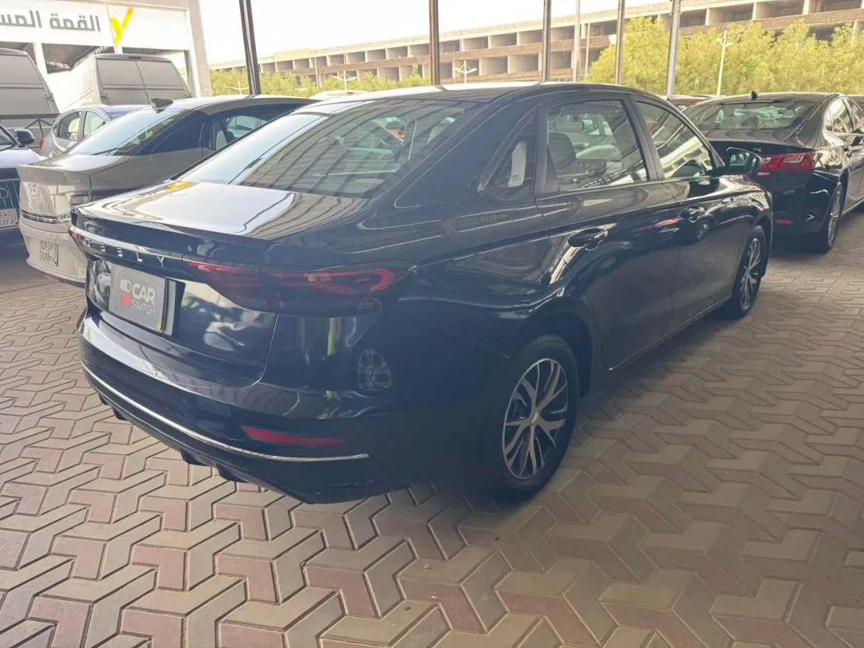 Car image 3