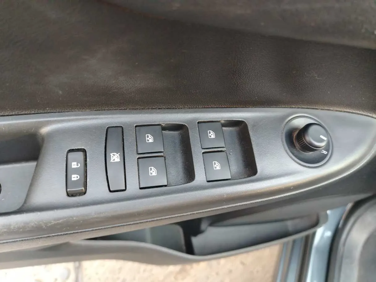 Car image 36