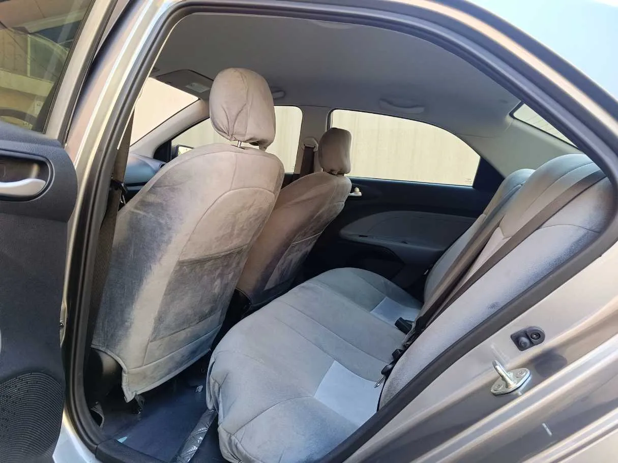 Car image 17
