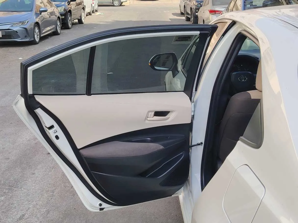 Car image 14