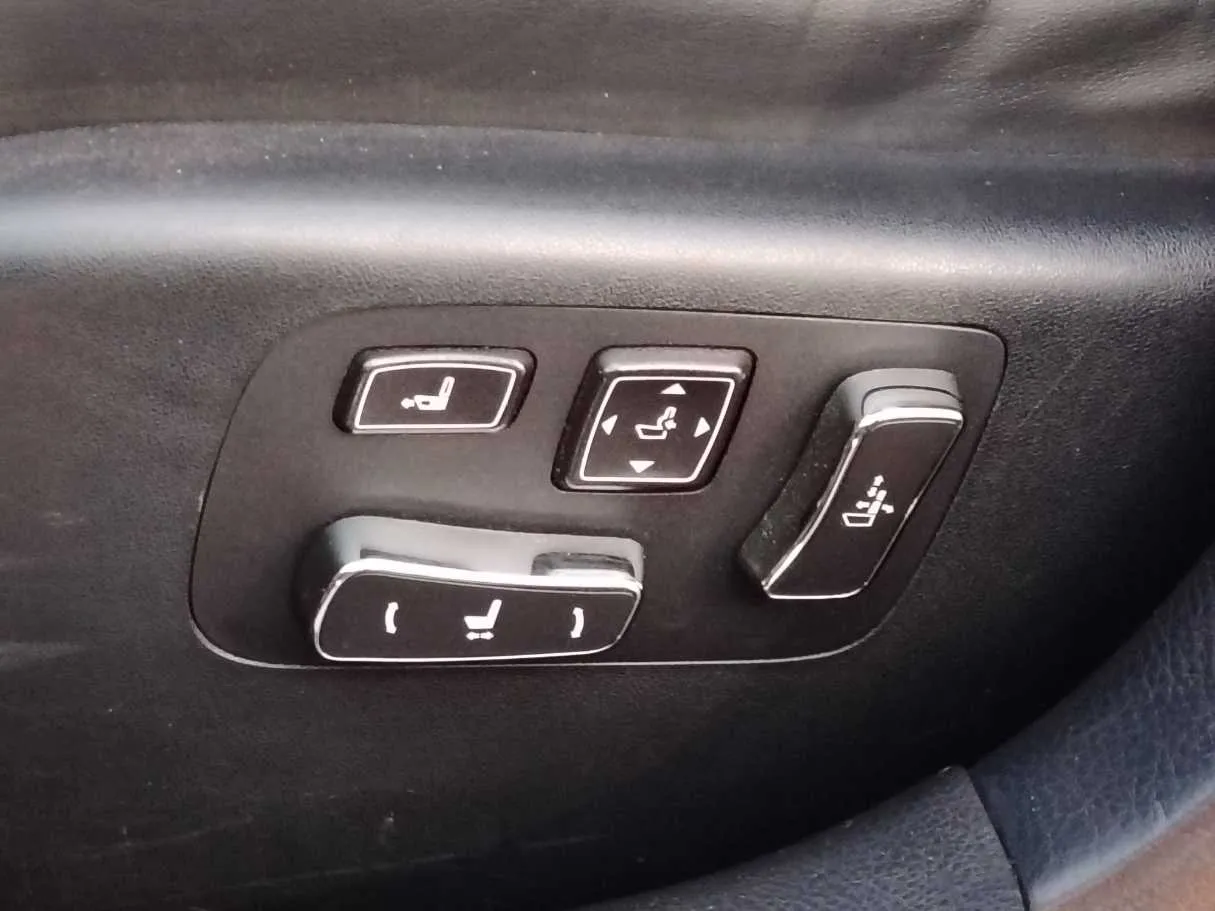 Car image 27