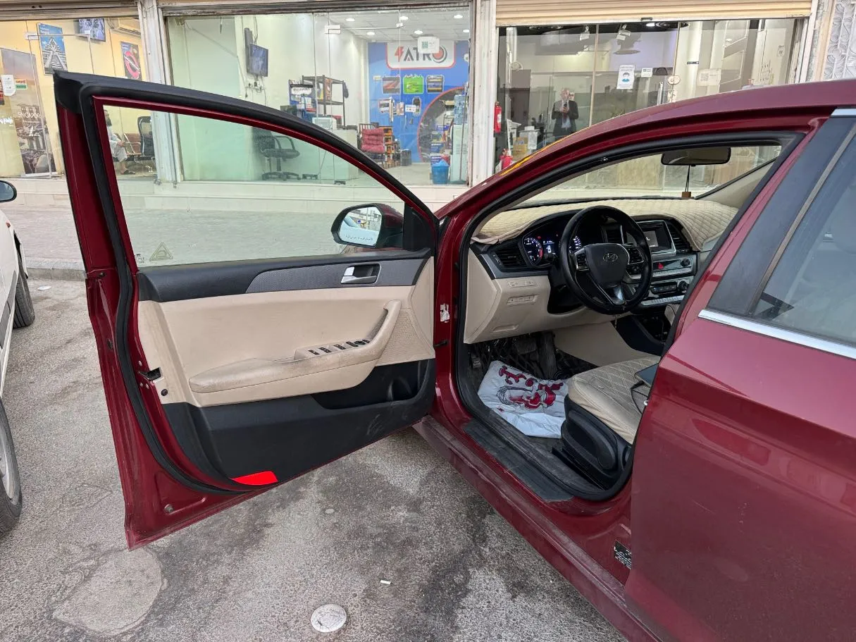 Car image 7