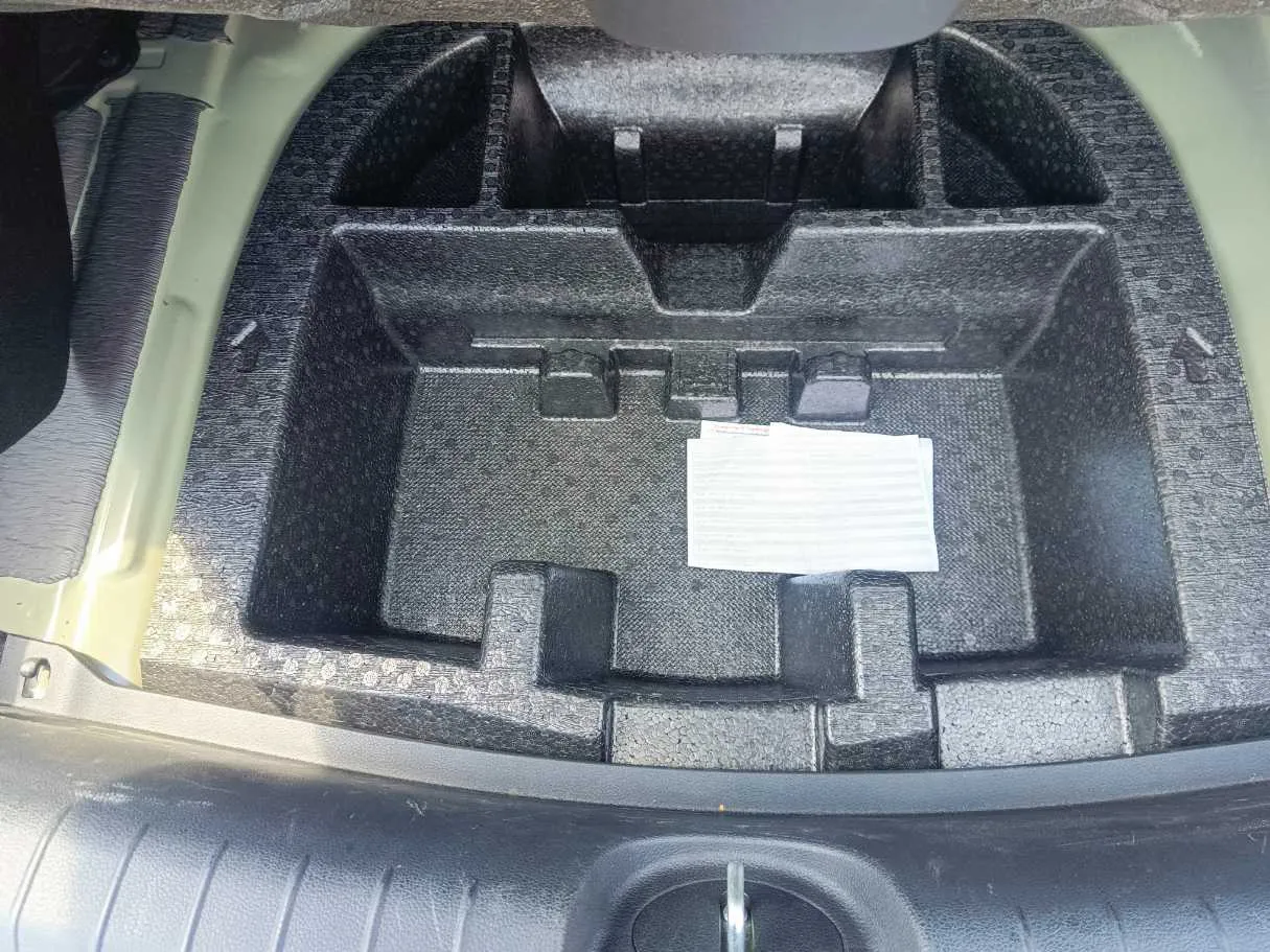 Car image 34