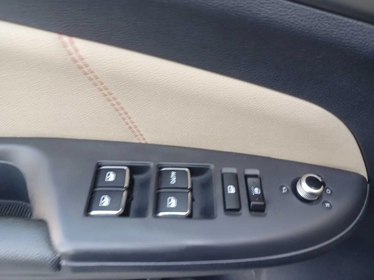 Car image 24