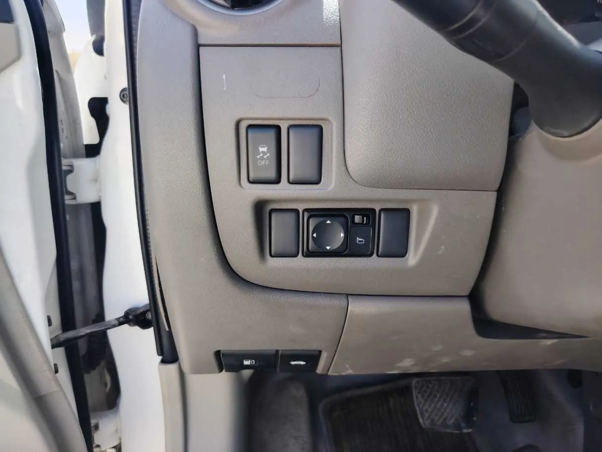 Car image 27