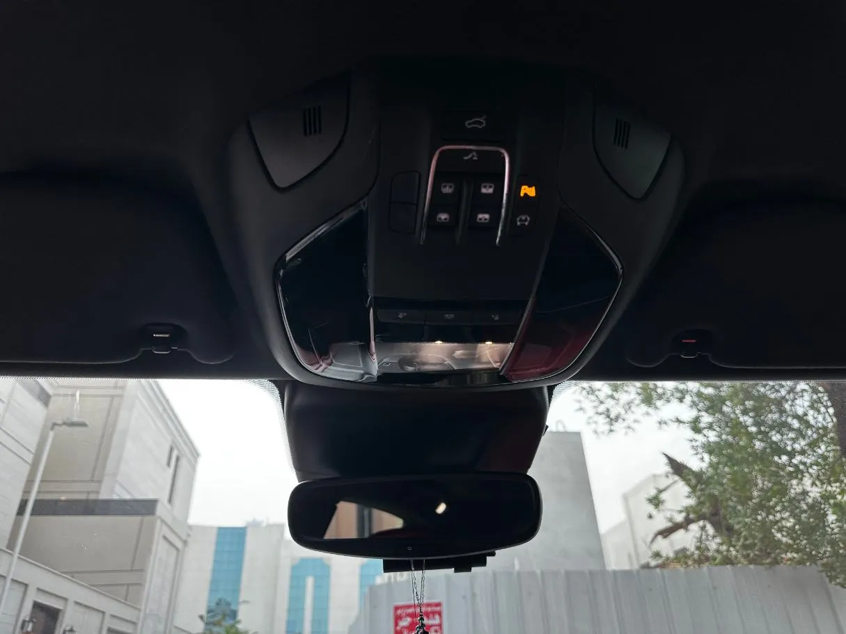 Car image 25
