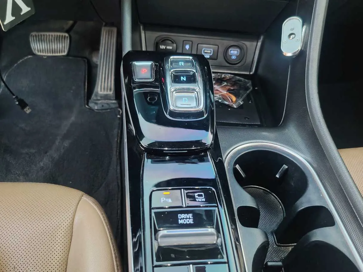 Car image 16