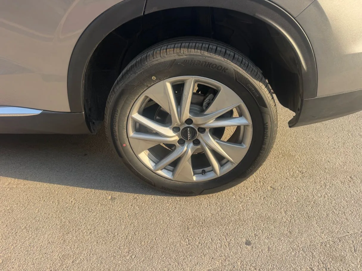 Car image 9