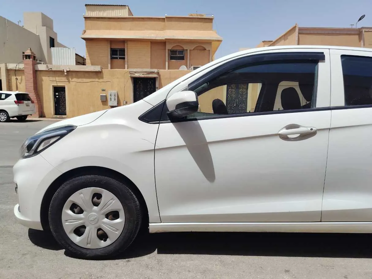 Car image 9
