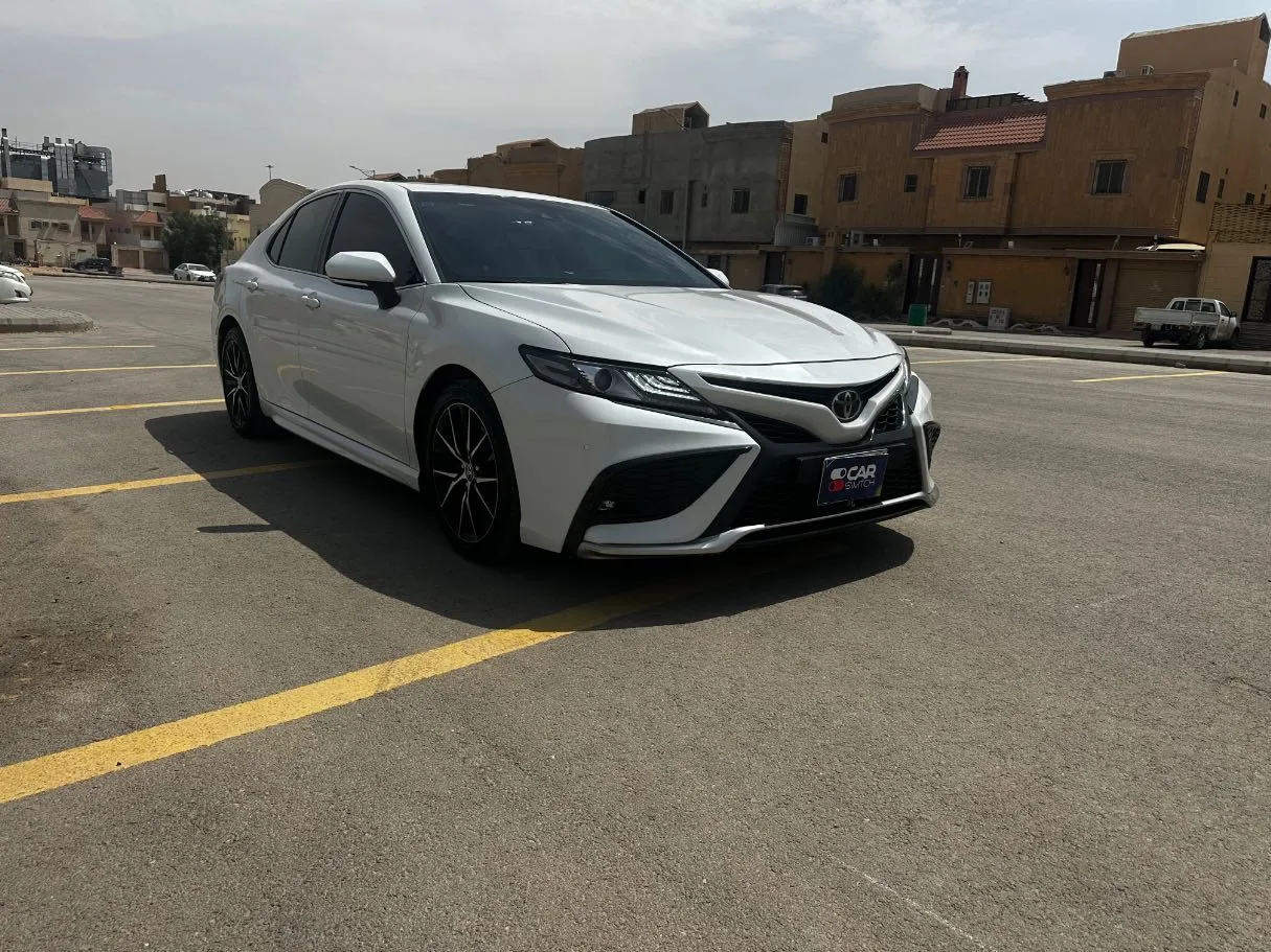 Car image 3