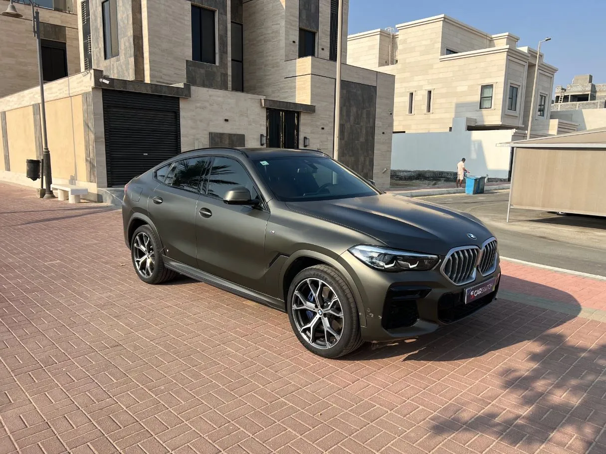 Car image 3
