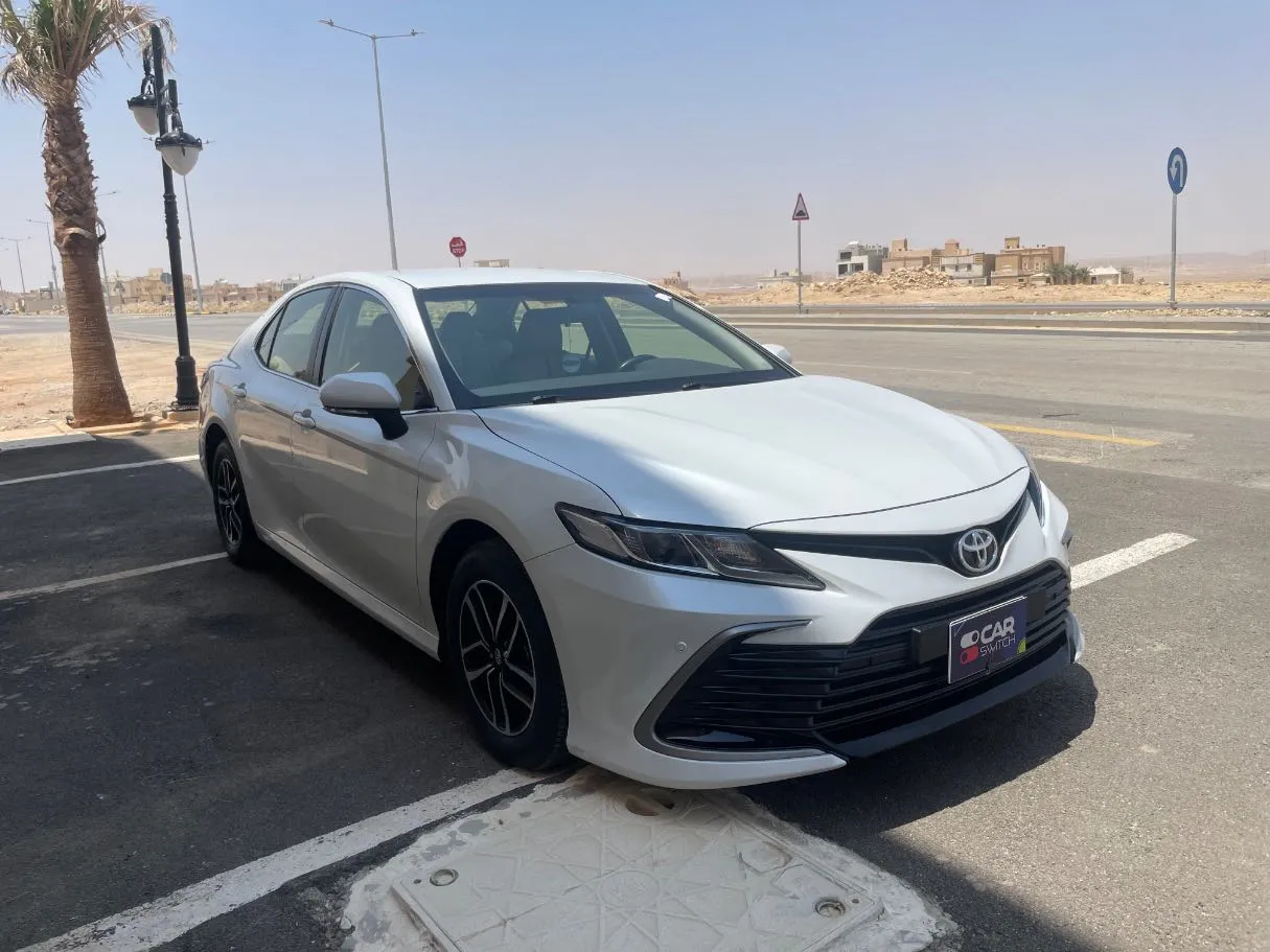 Car image 3