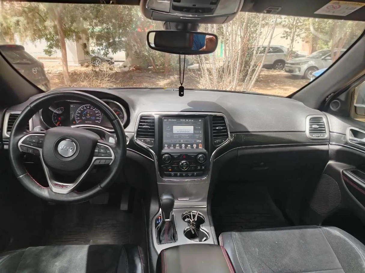 Car image 24