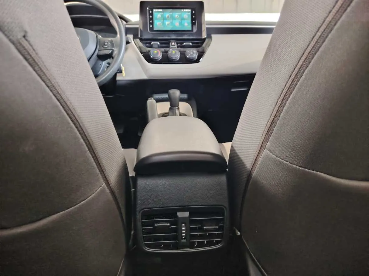 Car image 26