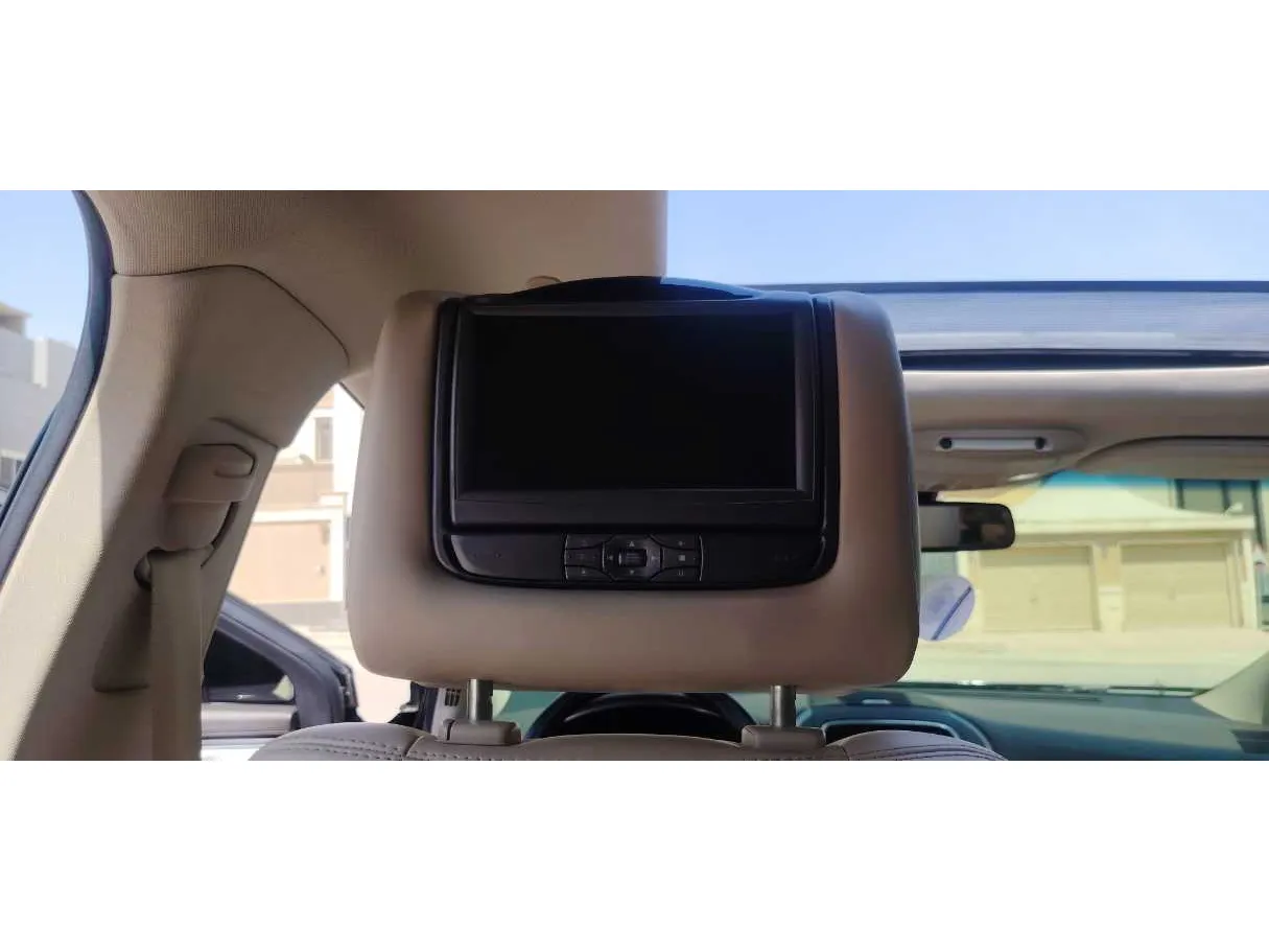 Car image 30