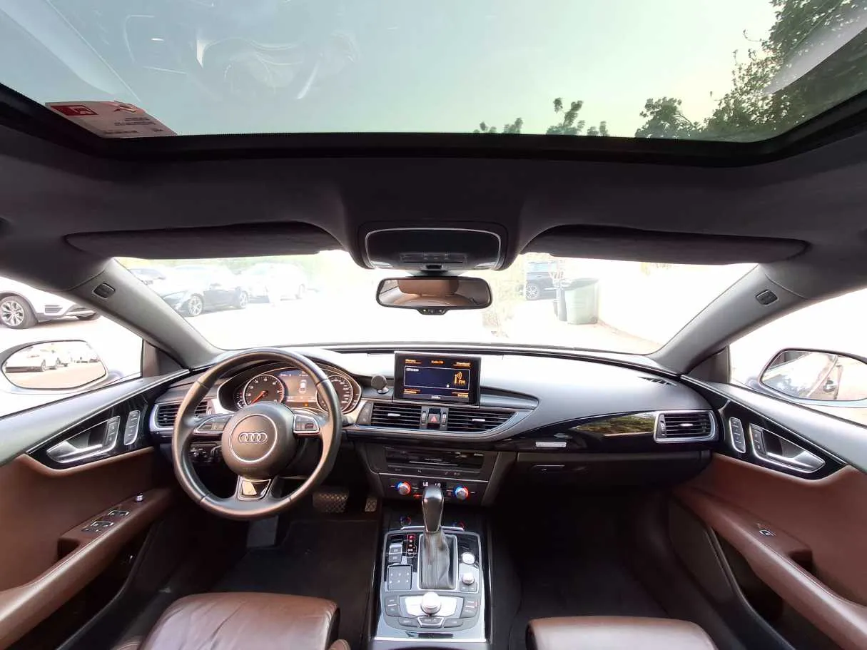 Car image 16