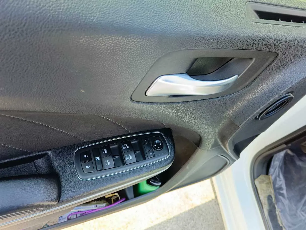 Car image 31