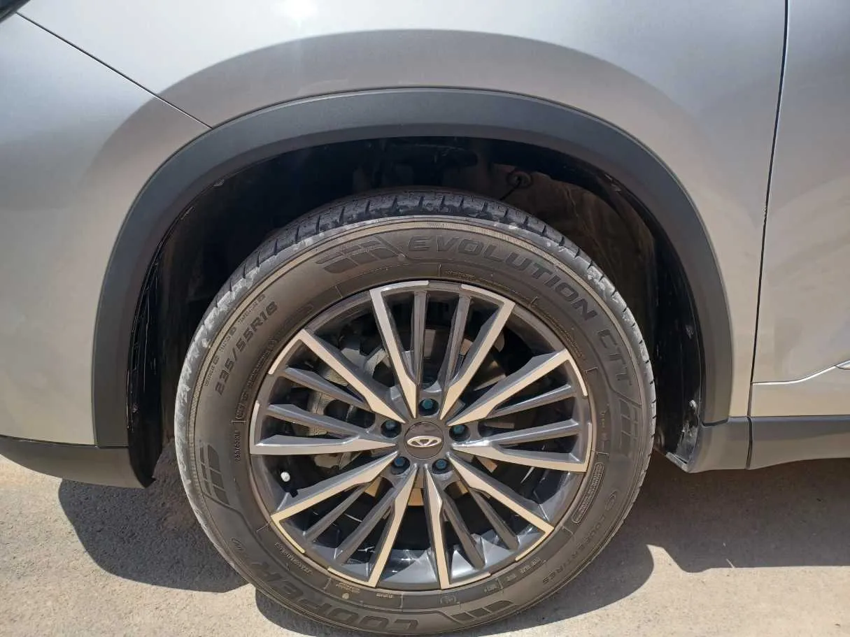 Car image 9