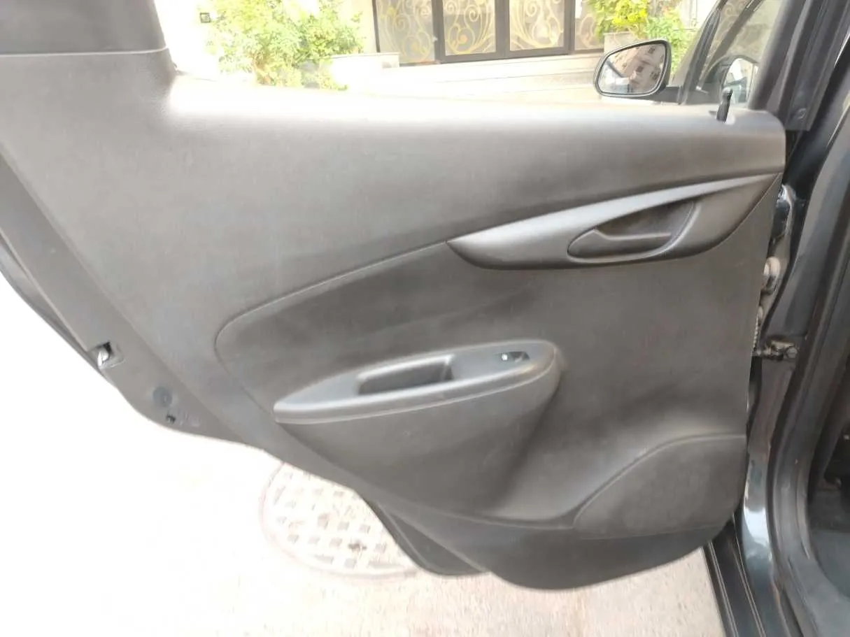 Car image 16