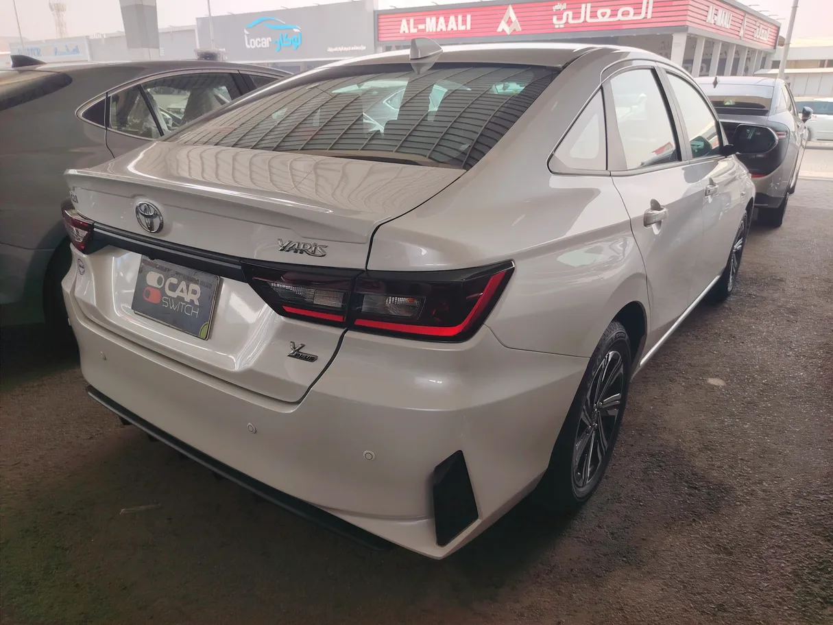 Car image 5