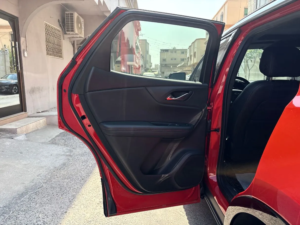 Car image 14