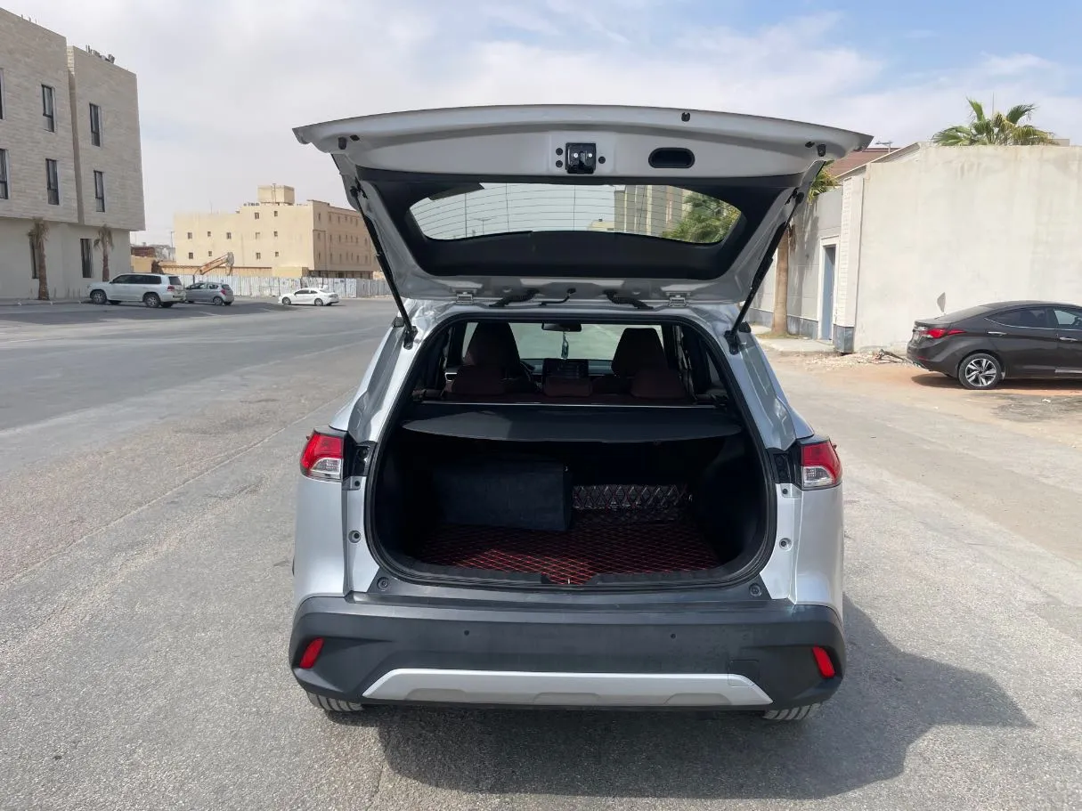 Car image 22