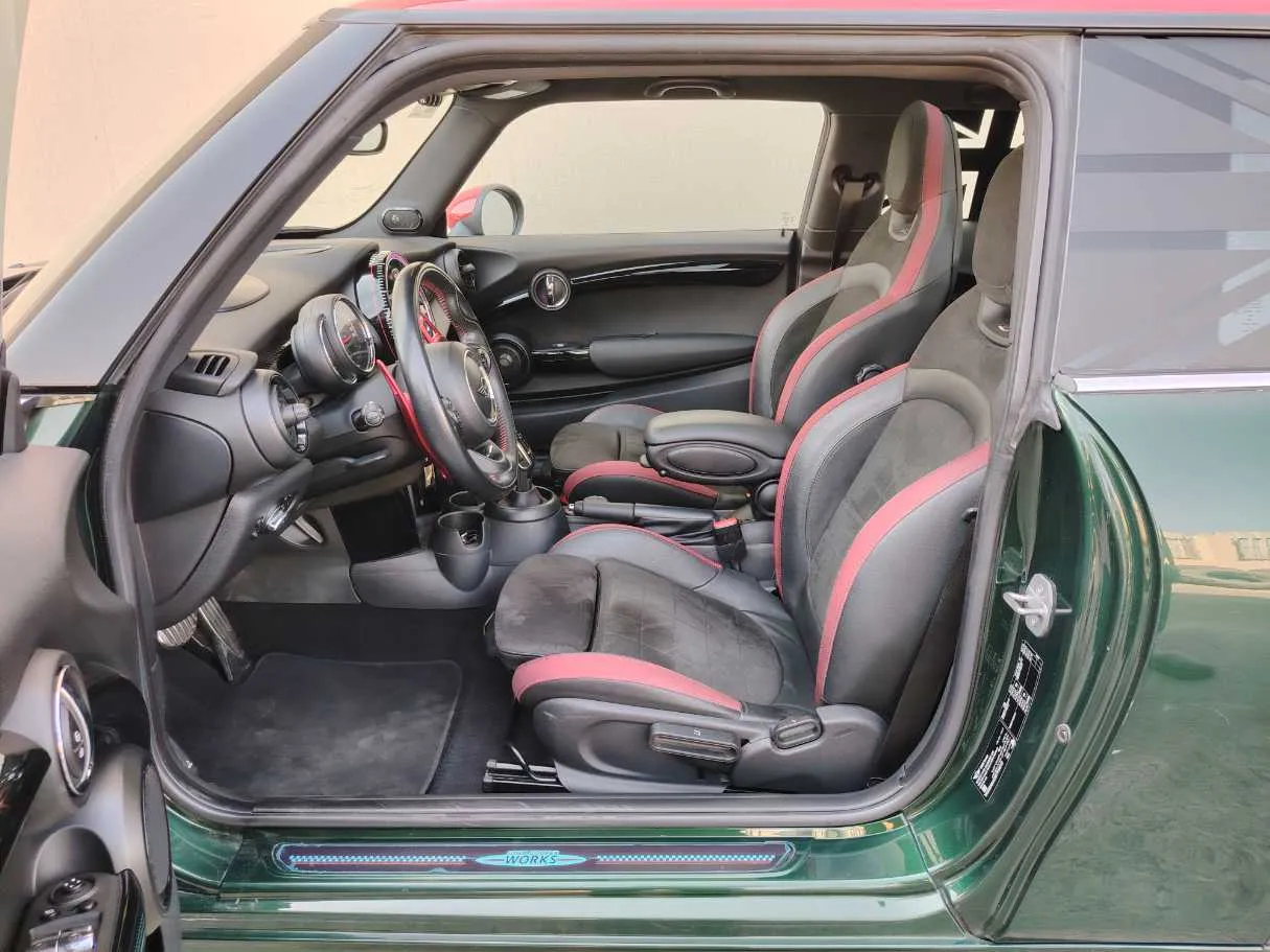 Car image 11