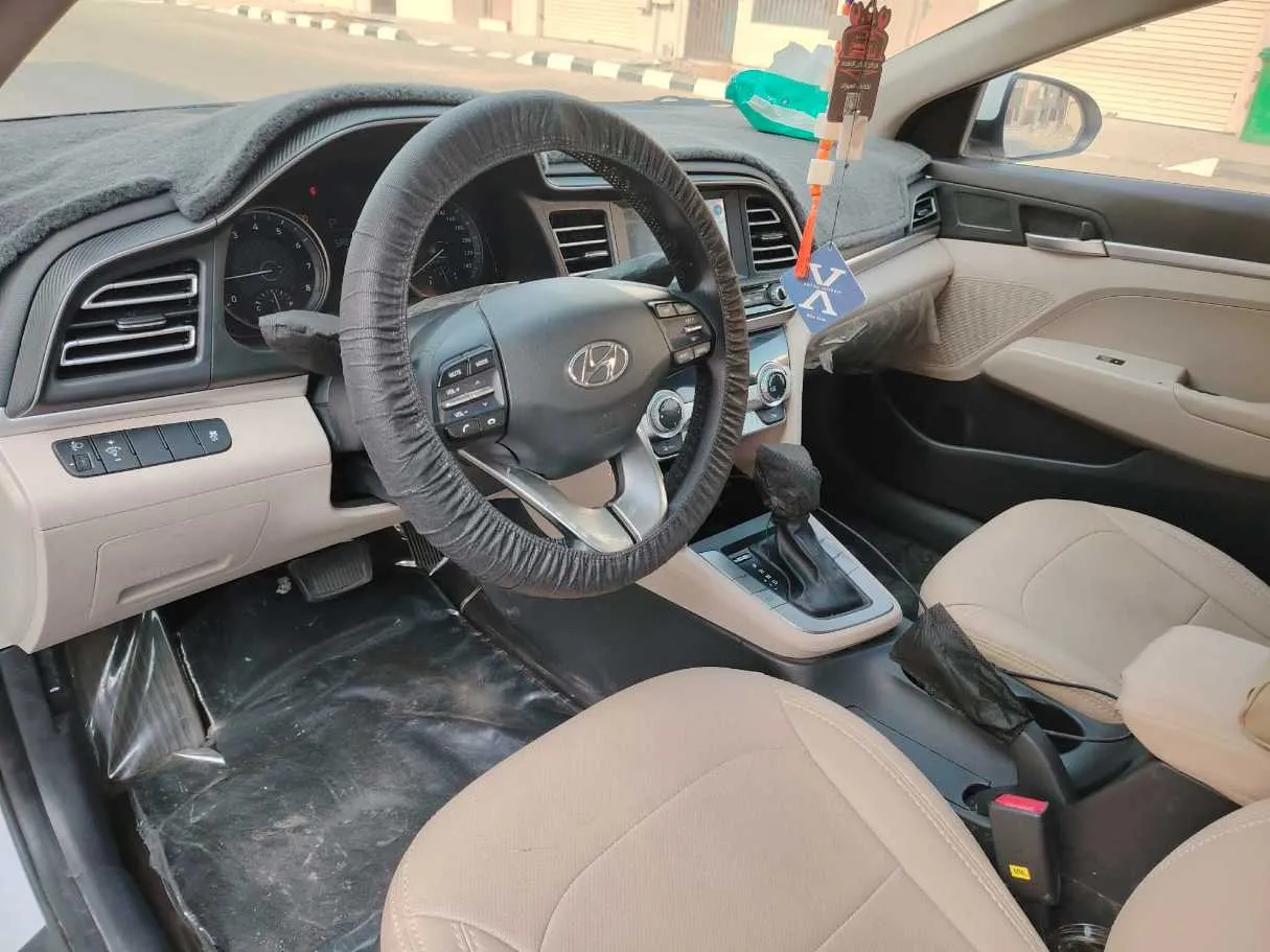 Car image 15