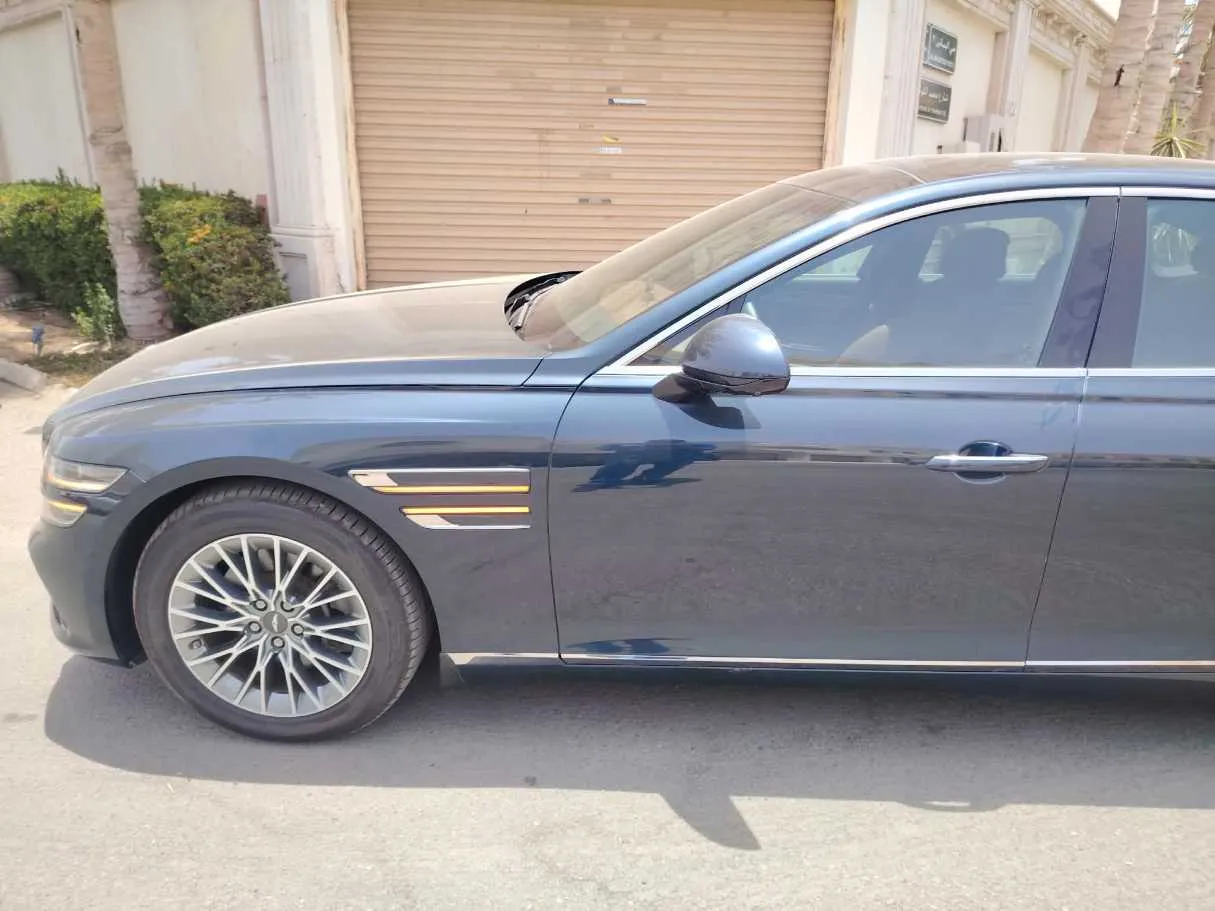 Car image 9