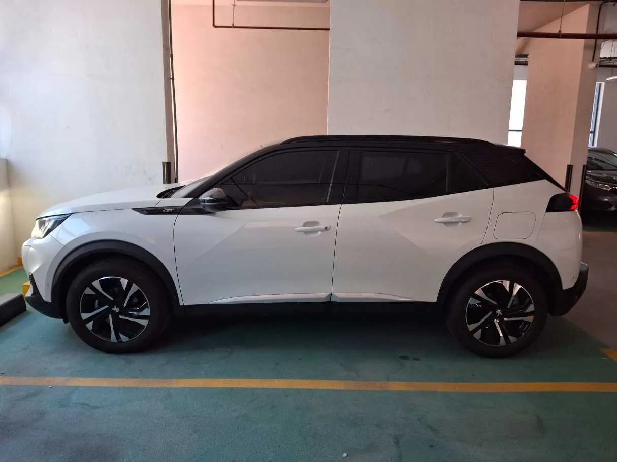 Car image 8