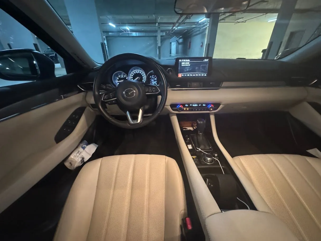 Car image 16