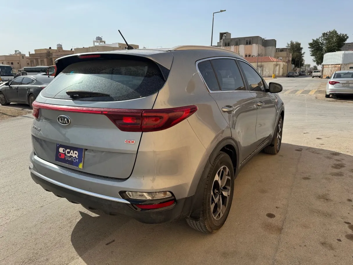 Car image 5