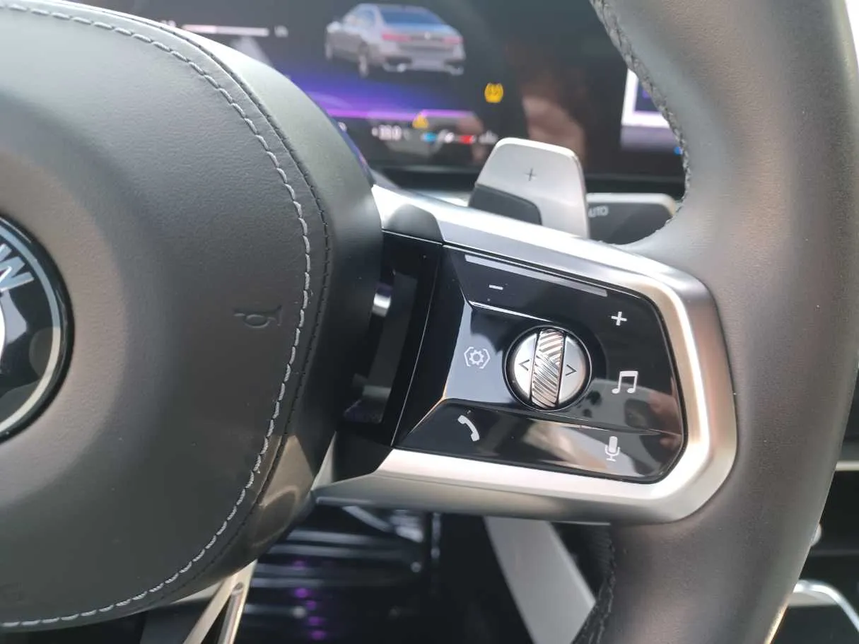 Car image 25