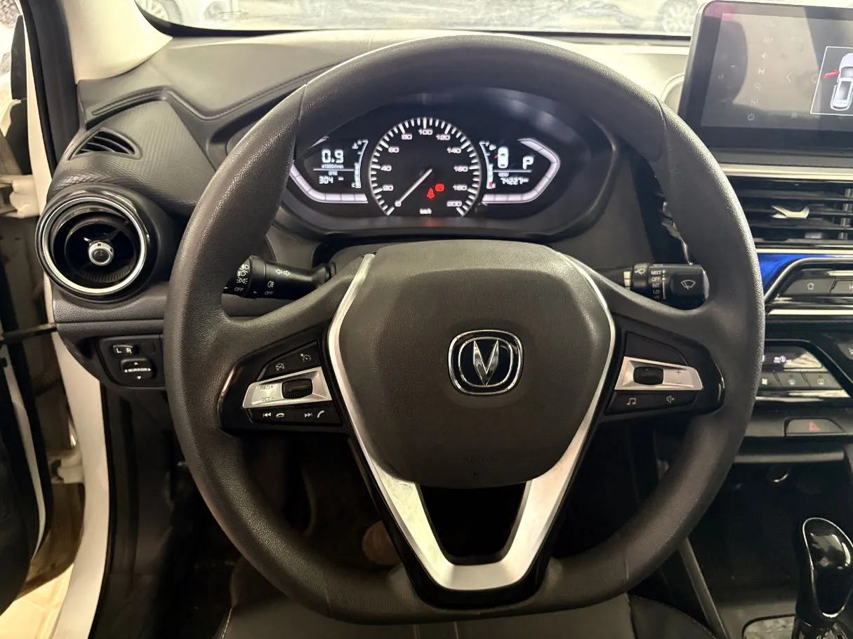 Car image 11