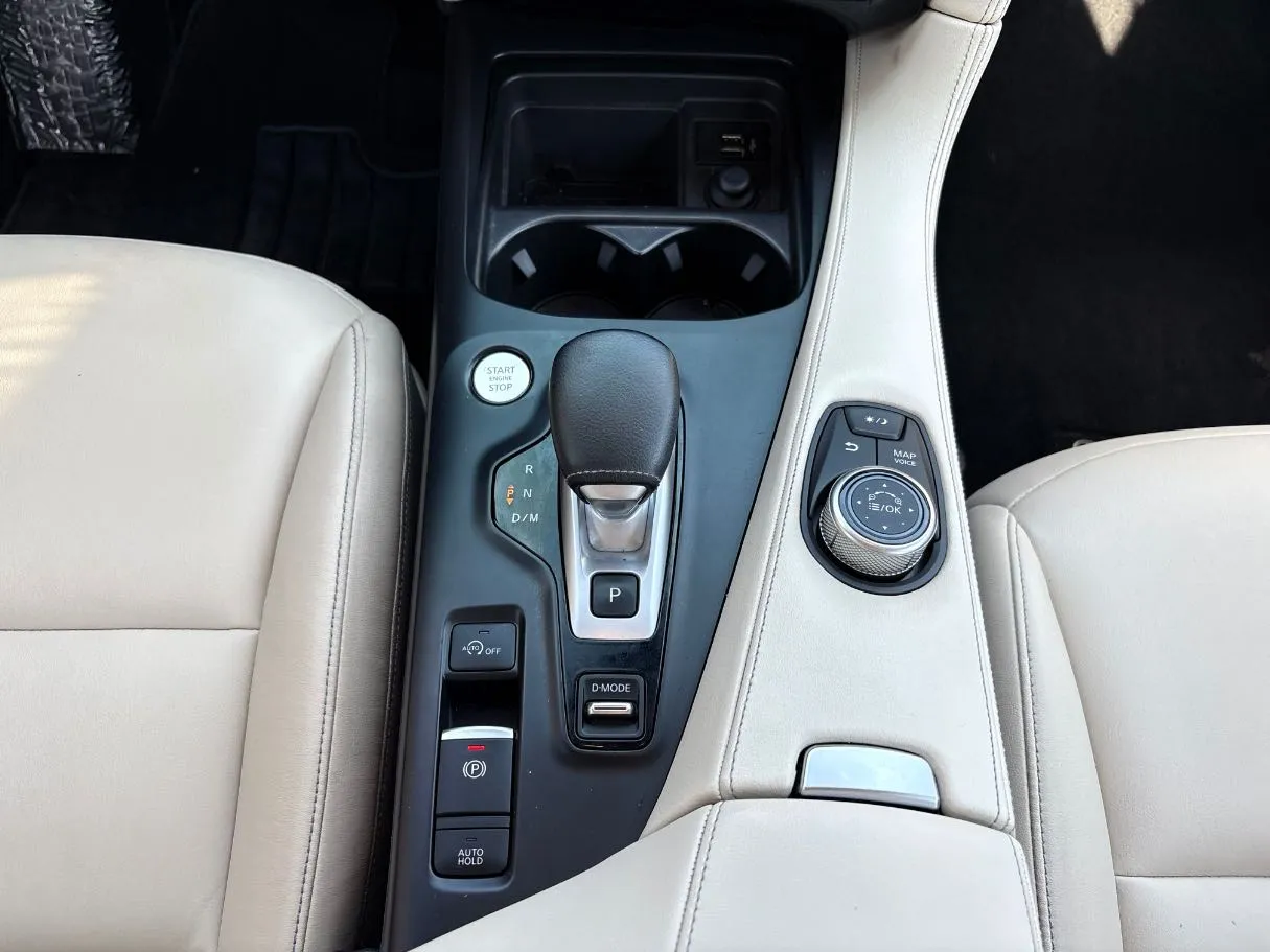 Car image 19