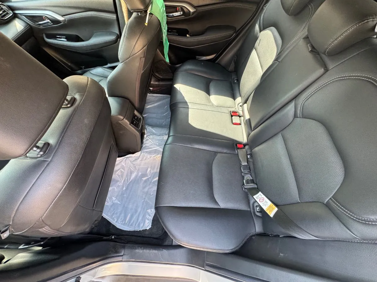 Car image 13