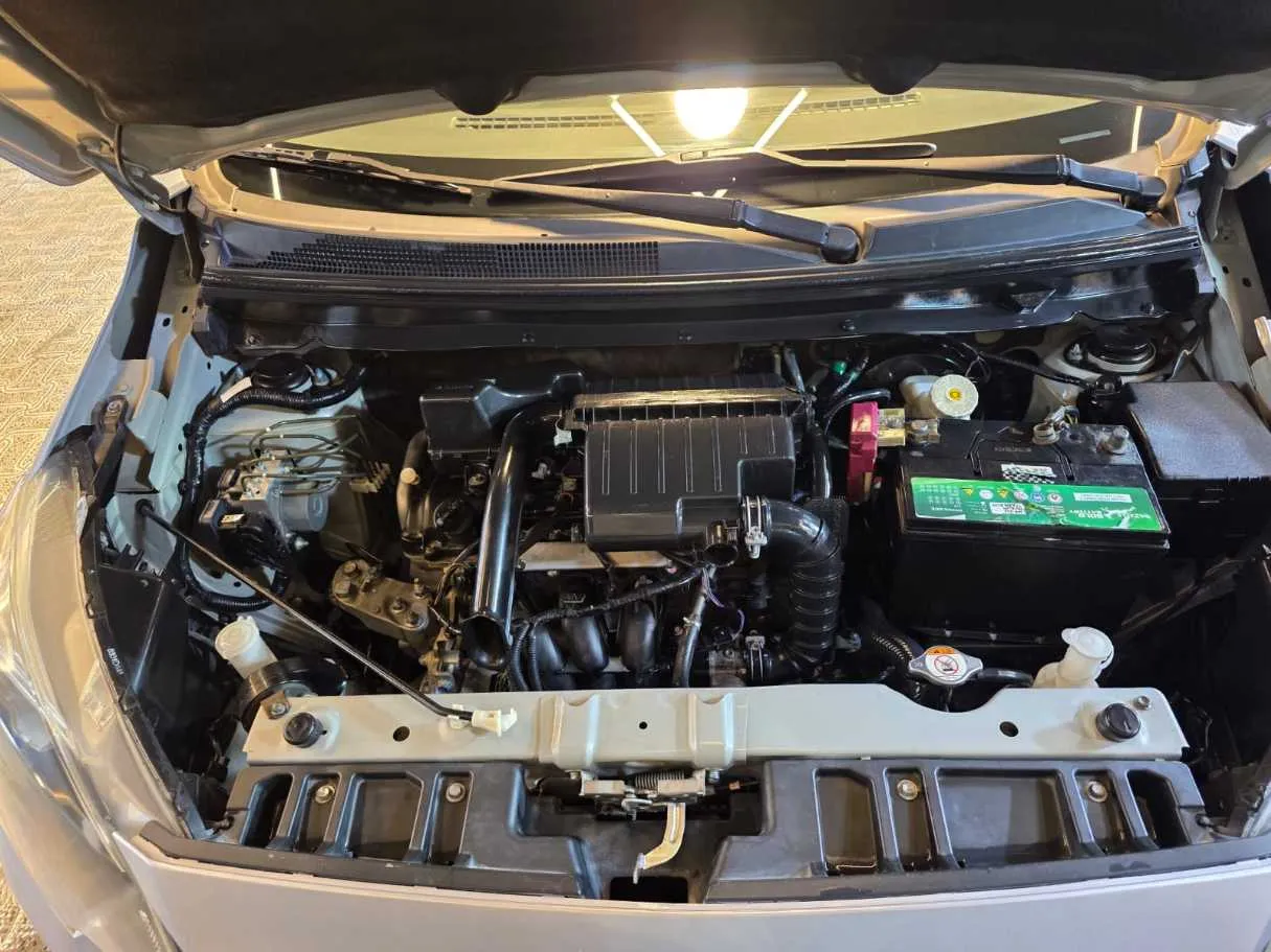Car image 14