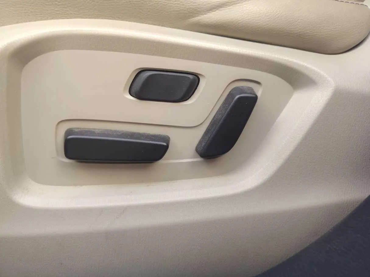 Car image 27