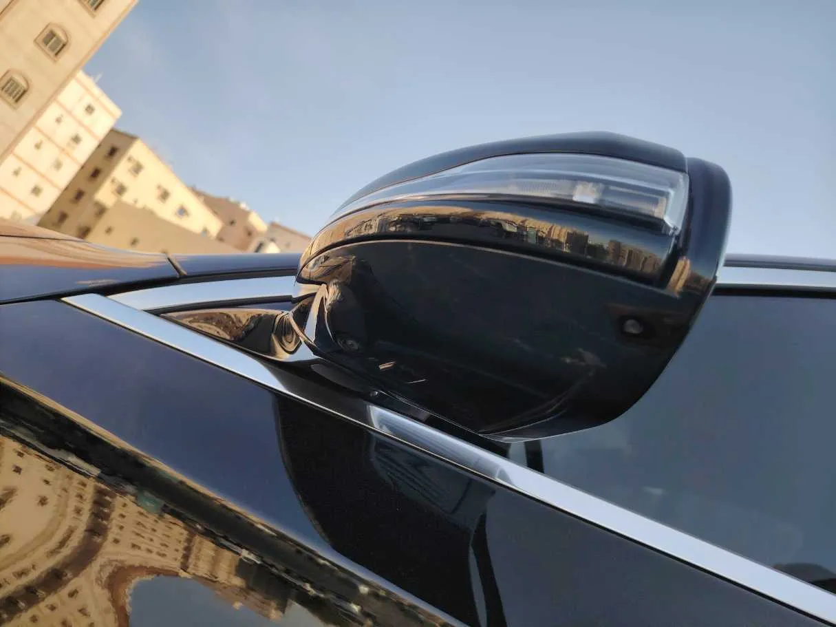Car image 30