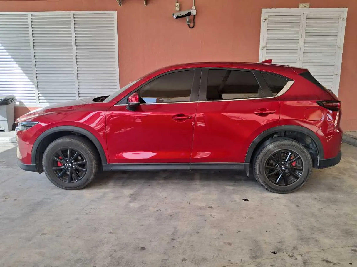 Car image 4