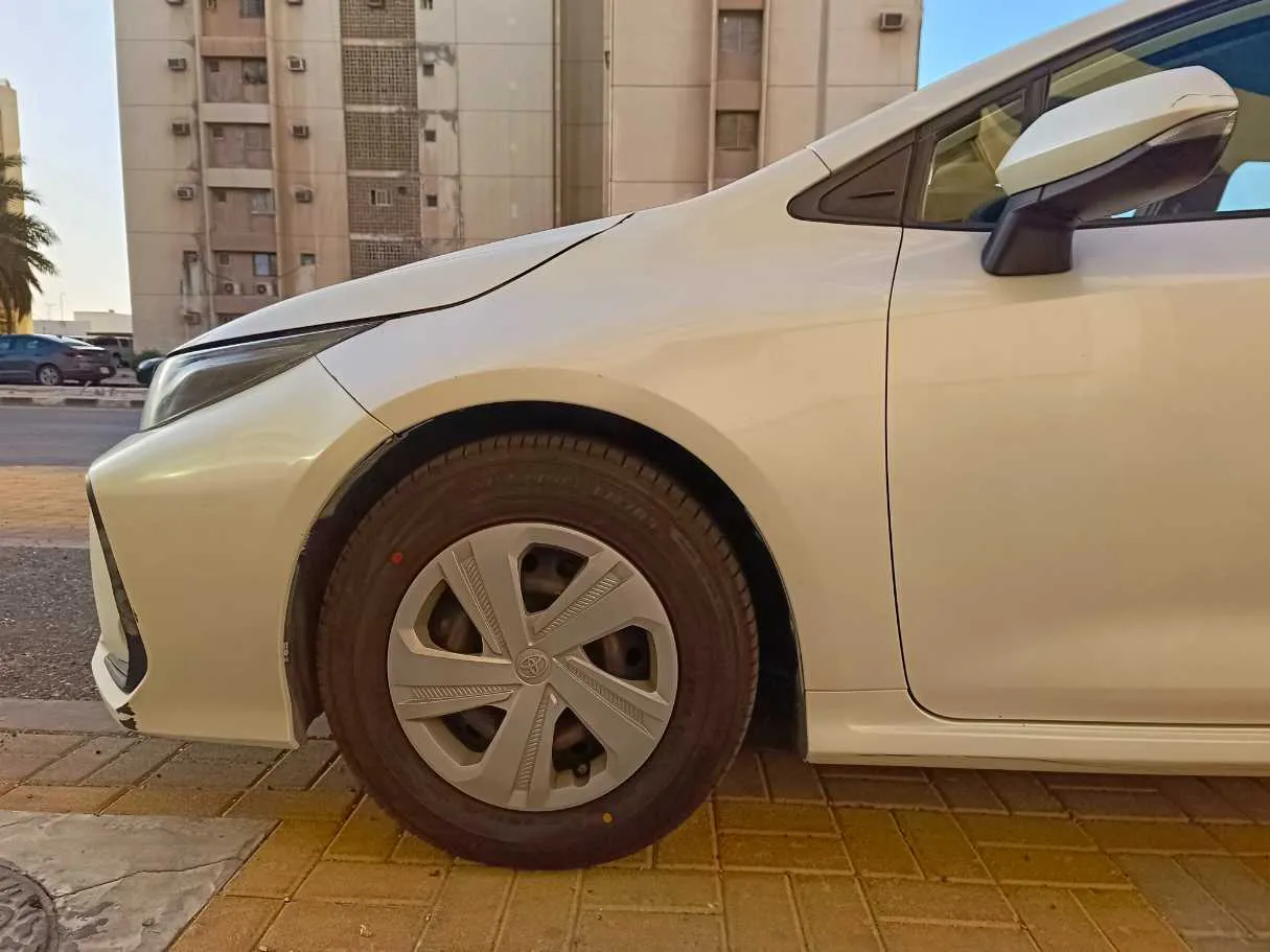 Car image 9