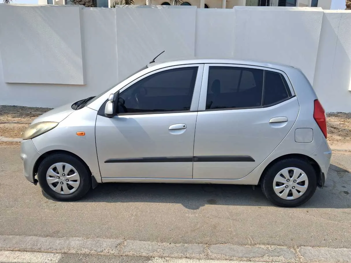 Car image 4