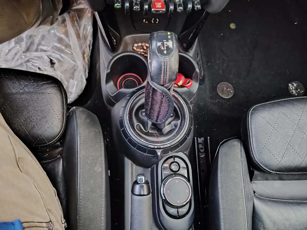 Car image 25