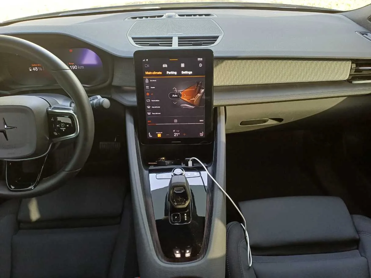 Car image 15
