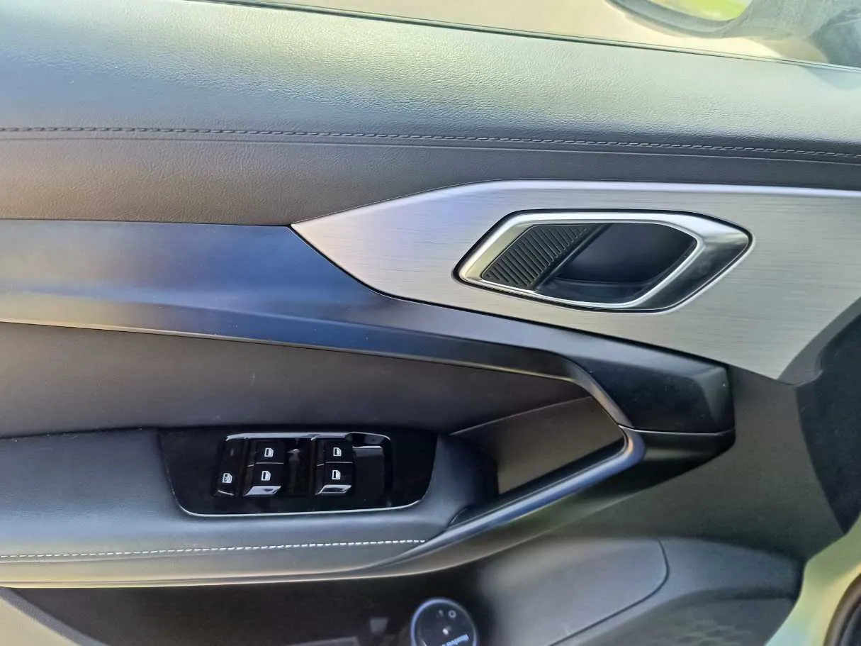 Car image 33